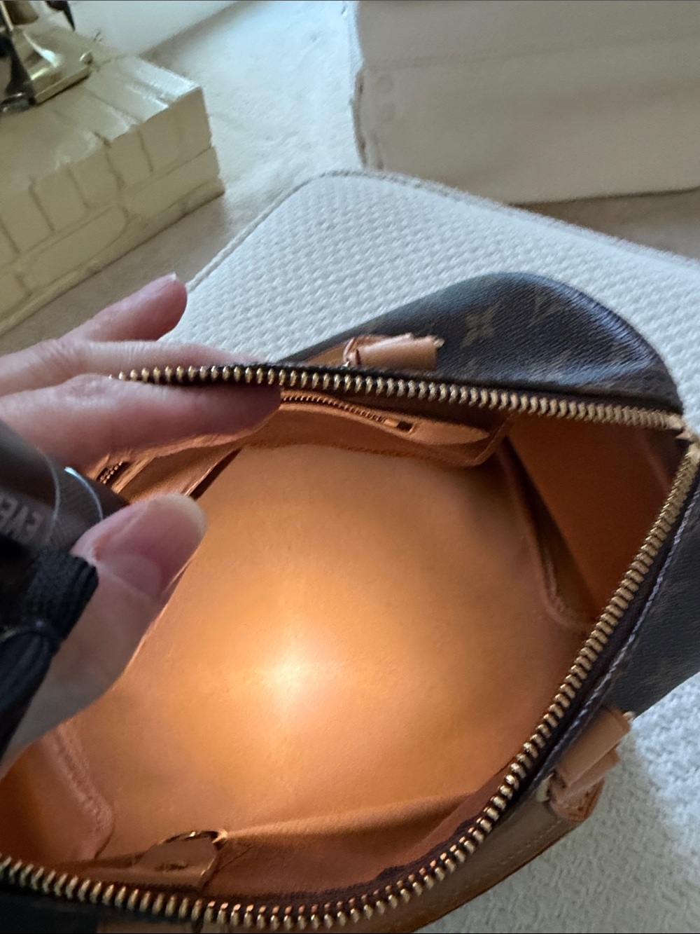Louis Vuitton Brown Monogram Canvas Speedy 25 with tan handles. - Picture 7 of 15